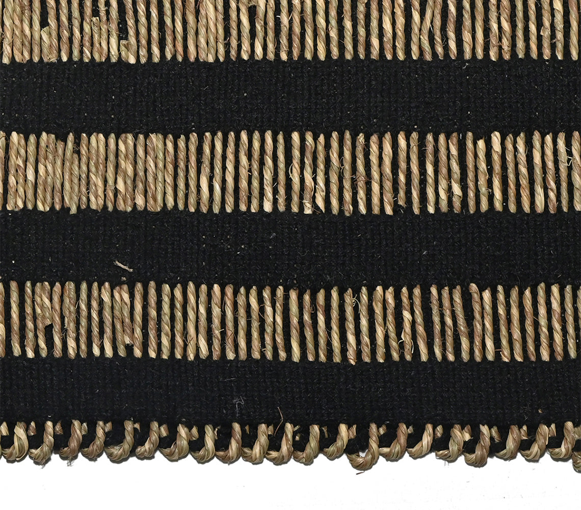 Tapis Shaila Seagrass en coton noir, 50x80 cm. - DECOR PETIT