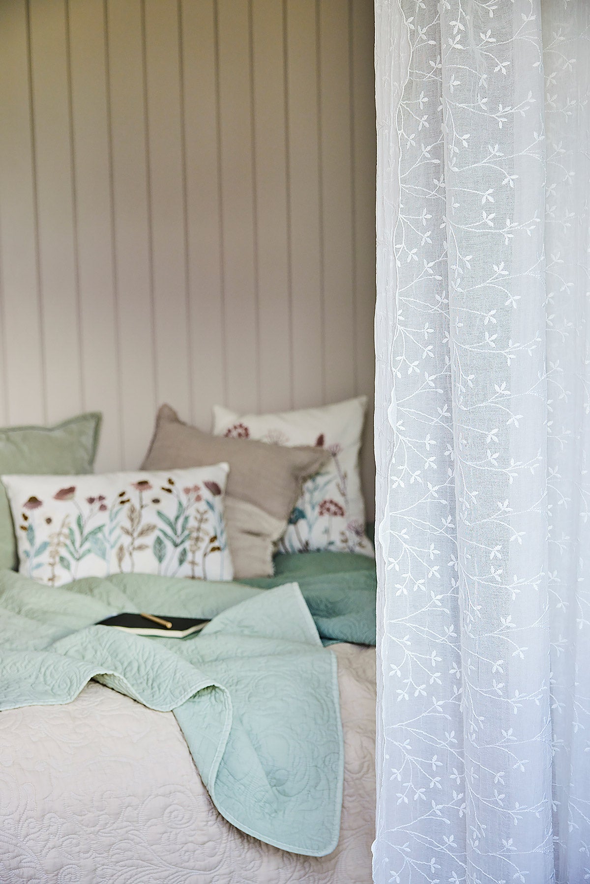 INIELLE |Coussin Blanc Cassé, 60x40 cm. - DECOR PETIT